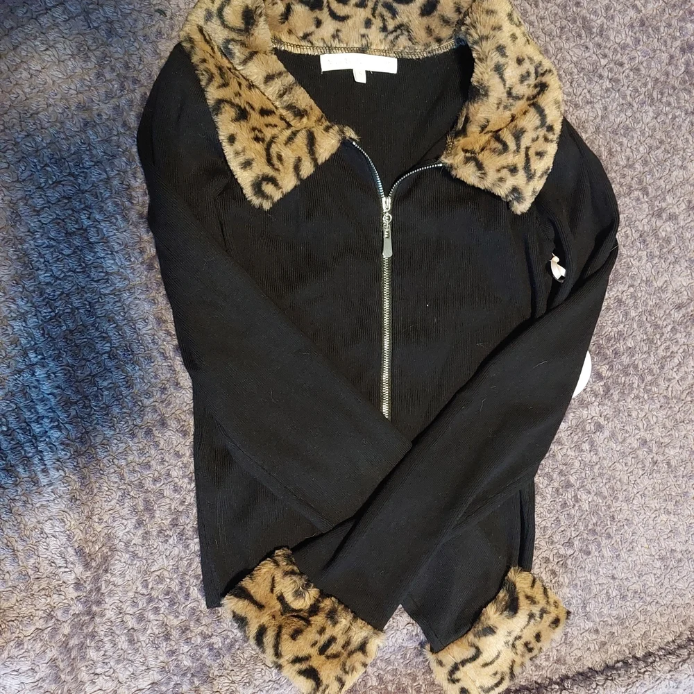 MORE TO COME sweater - Picture 2 of 3